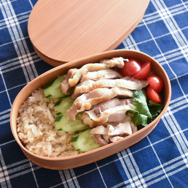 和食だけでなく、アジアン料理も合います（中）
