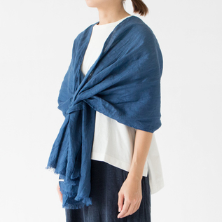バンドで留めているので、落ちるストレスを軽減(モデル身長162cm・NAVY) バンドで留めているので、落ちるストレスを軽減(モデル身長162cm・NAVY)