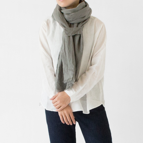 バンドでまとめてスッキリした印象(モデル身長162cm・KHAKI)