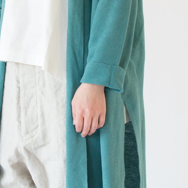 袖はそのままでも折り返しても(硫化染ターキス) 袖はそのままでも折り返しても(硫化染ターキス)