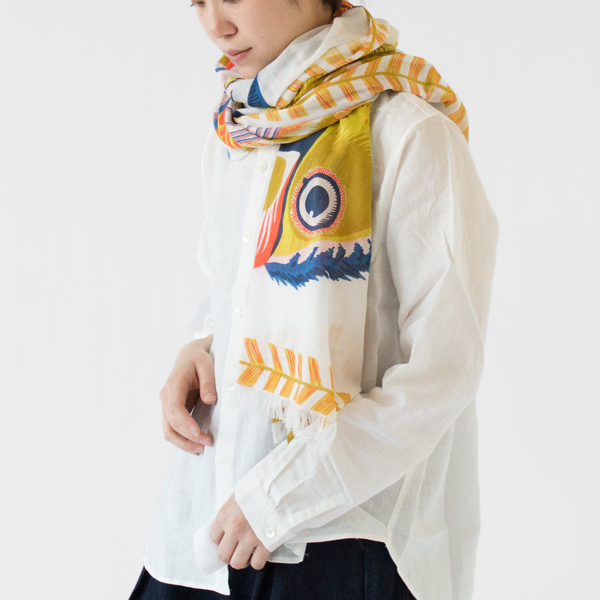 普段着のカジュアルな装いにも合わせやすくなっています(WHITE)