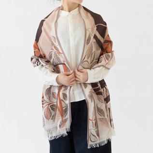 大きく広げて羽織るだけでも様になります(BEIGE) 大きく広げて羽織るだけでも様になります(BEIGE)