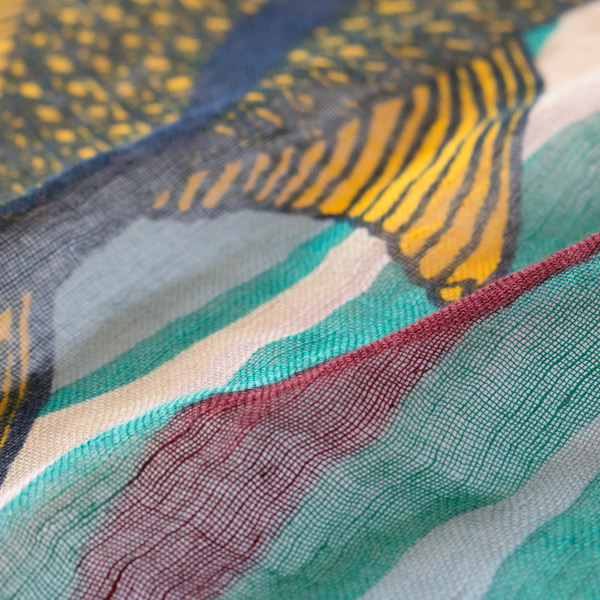 対照的明るい色と渋みのある色がマッチしたエレガントな印象のCORALなブルー系との組み合わせが不思議と馴染んだRED 対照的明るい色と渋みのある色がマッチしたエレガントな印象のCORALなブルー系との組み合わせが不思議と馴染んだRED