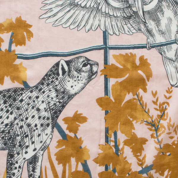 多くの色は使わず線だけで動物達の立体感を生んでいます(NUDE) 多くの色は使わず線だけで動物達の立体感を生んでいます(NUDE)