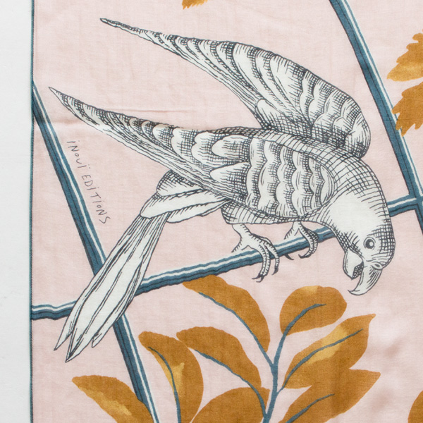 多くの色は使わず線だけで動物達の立体感を生んでいます(NUDE) 多くの色は使わず線だけで動物達の立体感を生んでいます(NUDE)