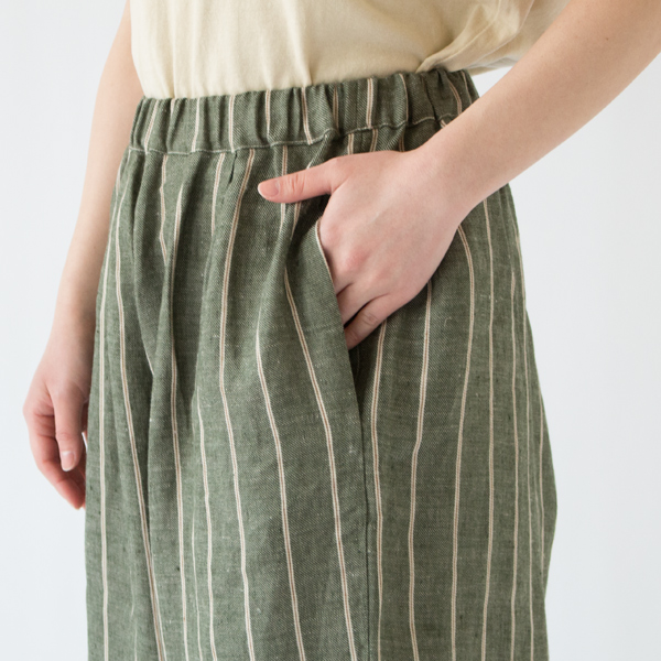 ラインの美しさを邪魔しない左右のシームポケット(GREEN)