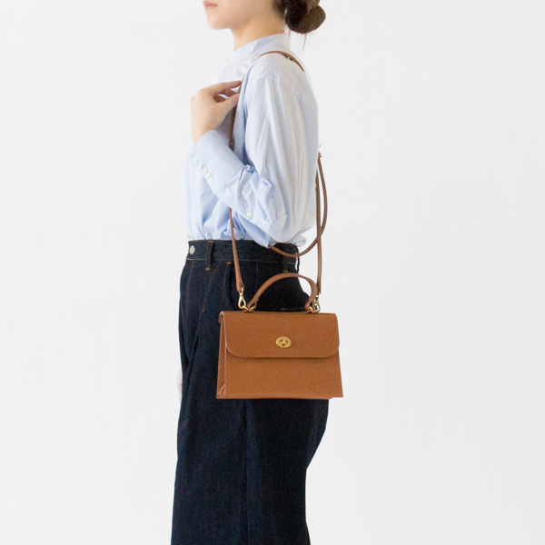 モデル身長162cm・BISCUIT