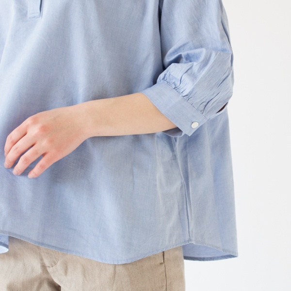 袖口のギャザーでボリューミーに(BLUE) 袖口のギャザーでボリューミーに(BLUE)