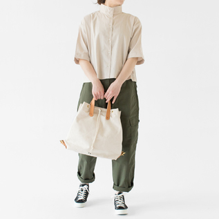 短めの丈感で合わせるボトムスを選びません(BEIGE、モデル身長:162cm) 短めの丈感で合わせるボトムスを選びません(BEIGE、モデル身長:162cm)