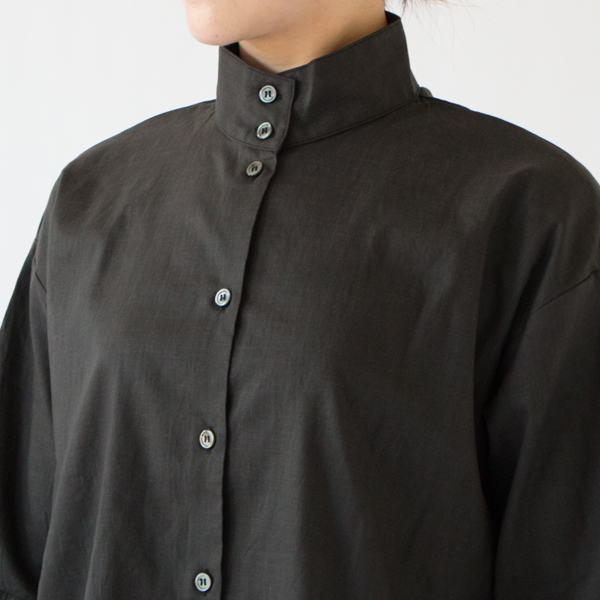 大きめの襟が愛らしいデザイン(BLACK)