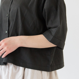 広がりのある袖口で涼しげに(BLACK) 広がりのある袖口で涼しげに(BLACK)