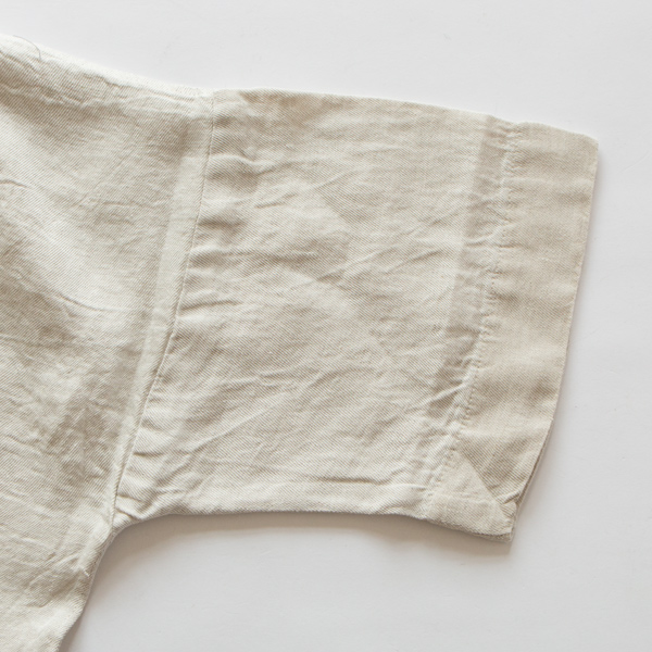 ゆったりと幅のある袖(LINEN) ゆったりと幅のある袖(LINEN)
