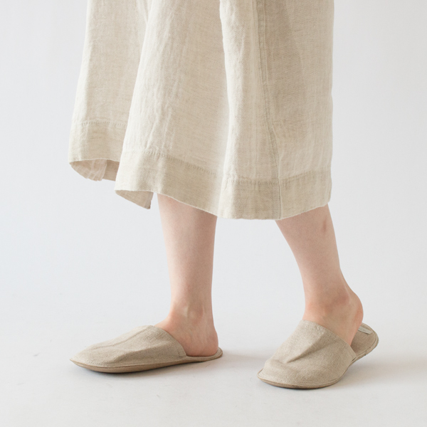 お部屋でのリラックスウェアにすることができるデザインの良さも魅力(LINEN) お部屋でのリラックスウェアにすることができるデザインの良さも魅力(LINEN)