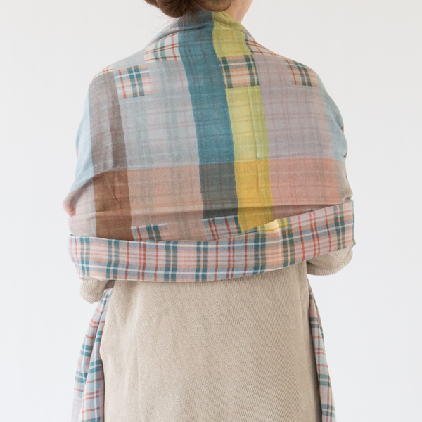 裏側を表に見せるとまた違った雰囲気に(GREEN)