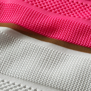 薄っすらと透けて見えるシアーな素材感(PINK) 薄っすらと透けて見えるシアーな素材感(PINK)