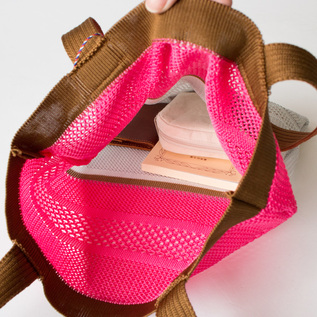 A4も入るサイズ感(PINK) A4も入るサイズ感(PINK)