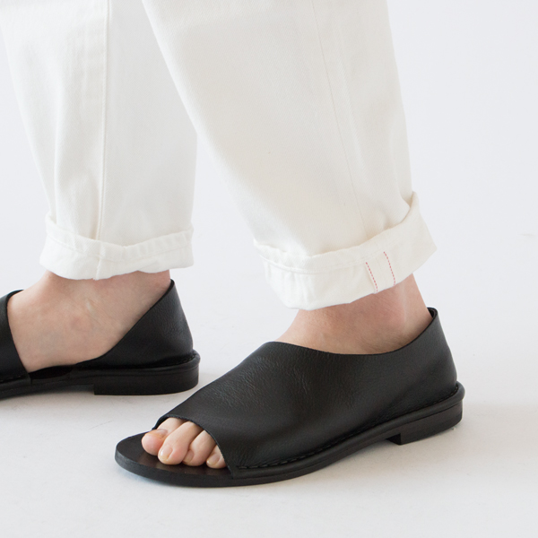 裾は下ろしたままでもロールアップしても 裾は下ろしたままでもロールアップしても