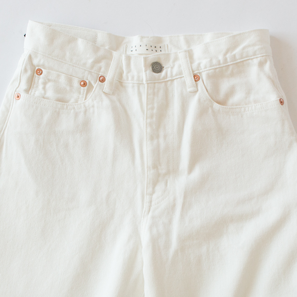 右ポケットにはコインポケット付き 右ポケットにはコインポケット付き