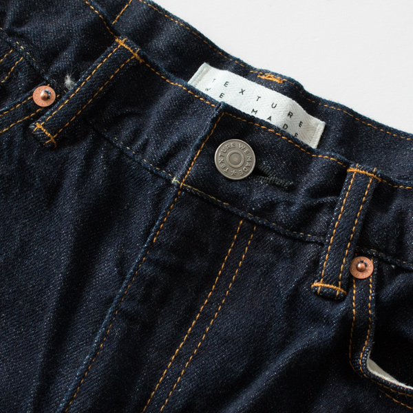 フロントボタンやリベットにはレディースモデル限定の刻印入り ※TEXTURE WE MADEはSETTOへ統合されました。 フロントボタンやリベットにはレディースモデル限定の刻印入り ※TEXTURE WE MADEはSETTOへ統合されました。
