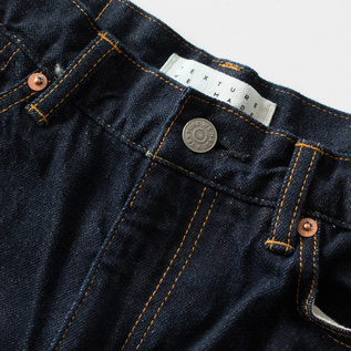 フロントボタンやリベットにはレディースモデル限定の刻印入り ※TEXTURE WE MADEはSETTOへ統合されました。