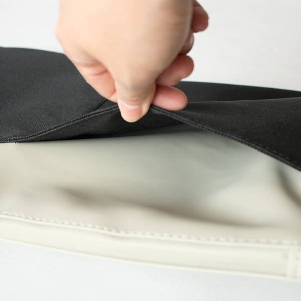 本体は水を通さないように工夫された仕様に(CEMENT)