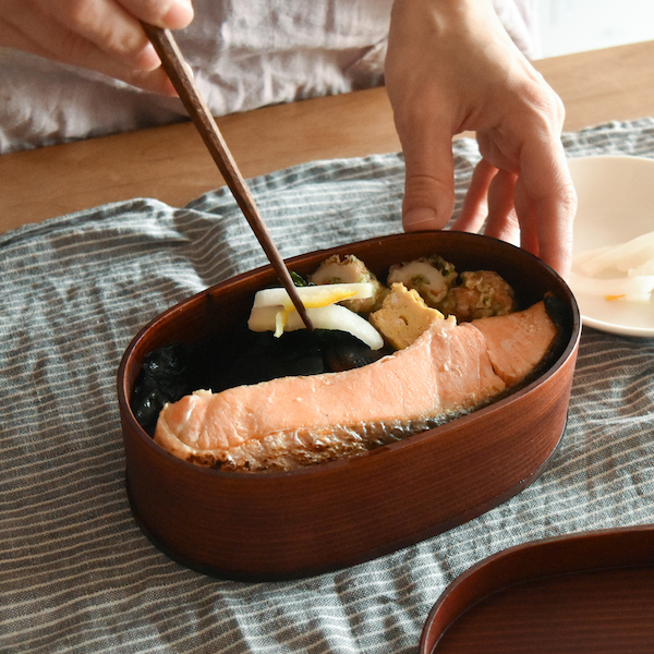 どう詰めようか考えるのも楽しいわっぱ弁当(中)