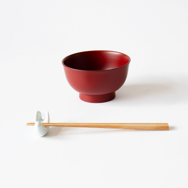 食卓をさりげなく彩ってくれるお椀(4. 5寸 朱)