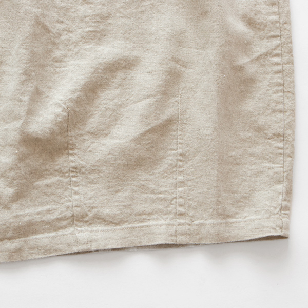 裾のダーツが丸みを帯びたシルエットの秘密(KINARI) 裾のダーツが丸みを帯びたシルエットの秘密(KINARI)