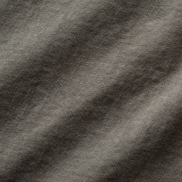 優しい色味と特有の風合いが楽しめます(矢車附子染(GREY))