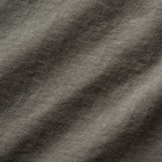 優しい色味と特有の風合いが楽しめます(矢車附子染(GREY))