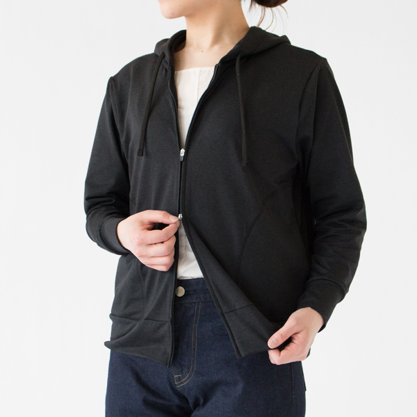 下からもジップを開けられます 下からもジップを開けられます