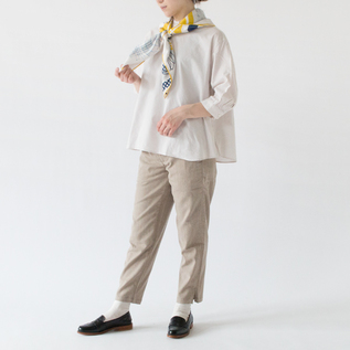 表に出る部分によって雰囲気の変わるスカーフ(YELLOW) 表に出る部分によって雰囲気の変わるスカーフ(YELLOW)
