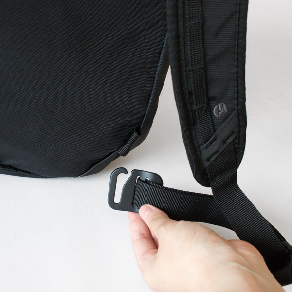 ショルダーは取り外してポケットにできます ショルダーは取り外してポケットにできます