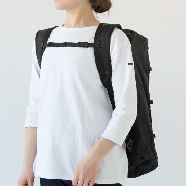 チェストストラップ付きで安定して背負えます チェストストラップ付きで安定して背負えます