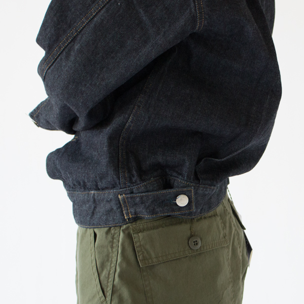 サイドアジャスターなどの細かいディテールが光るデザイン サイドアジャスターなどの細かいディテールが光るデザイン