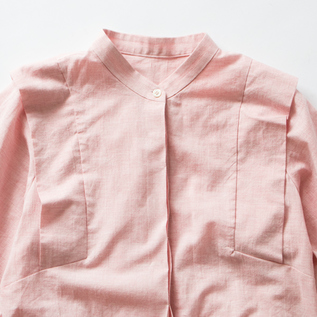 クラシカルなディテールを取り入れたシャツ(RED)