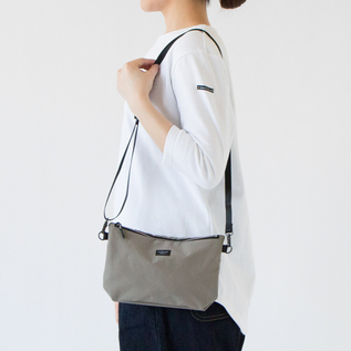 ショルダーバッグ W ZIP SHOULDER M／STANDARD SUPPLY（スタンダード
