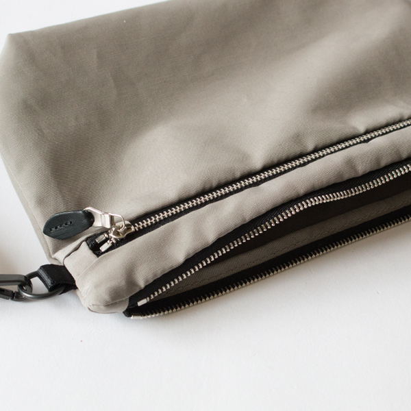 ショルダーバッグ W ZIP SHOULDER M／STANDARD SUPPLY（スタンダード