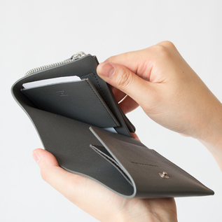 現金もカードもどちらも使用頻度が高いという方におすすめ(GREY)