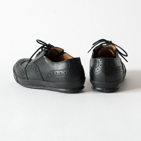 ses amis ウイングチップ スニーカー BLACK／chausser（ショセ）｜愛着
