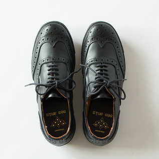 ses amis ウイングチップ スニーカー BLACK／chausser（ショセ）｜愛着