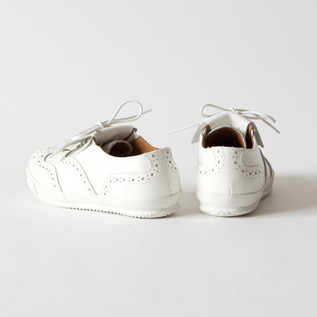 ses amis ホワイト レースアップ スニーカー ses amis ウイングチップ スニーカー WHITE／chausser（ショセ）｜愛着