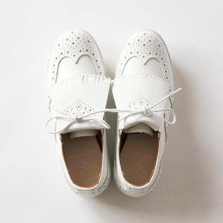 ses amis ウイングチップ スニーカー WHITE／chausser（ショセ）｜愛着