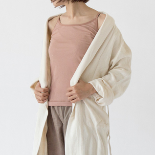 トップスの色に響かないピンク色(PINK BEIGE、身長163cm)
