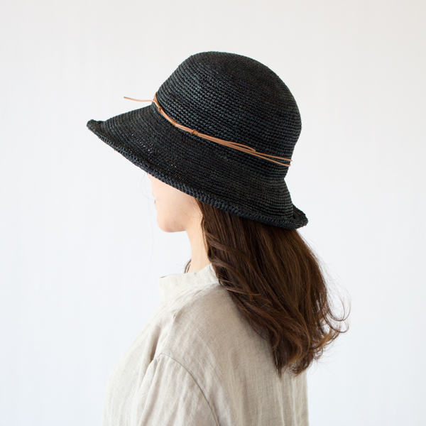 特徴的なブラックはインディゴで後染めしたもの