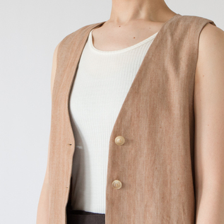 なだらかなVネック(BEIGE) なだらかなVネック(BEIGE)