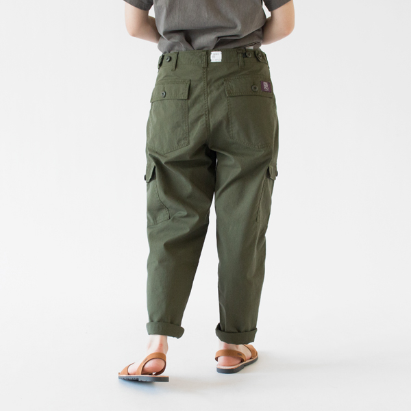 100%スペイン製の素材に拘り、1点1点ハンドメイドで作られています(身長162cm) 100%スペイン製の素材に拘り、1点1点ハンドメイドで作られています(身長162cm)