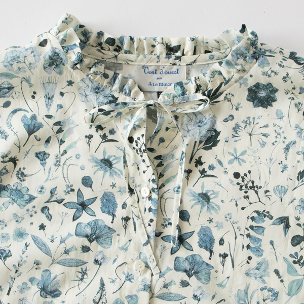 女性らしさのあるネックリボン 女性らしさのあるネックリボン