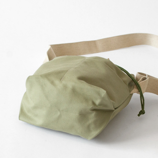 たっぷりとしたマチがついたショルダーバッグ(PALE GREEN) たっぷりとしたマチがついたショルダーバッグ(PALE GREEN)