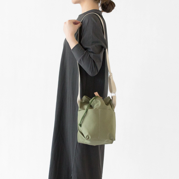 落ち着きのあるグリーン(見た目以上にたっぷり入ります(PALE GREEN)